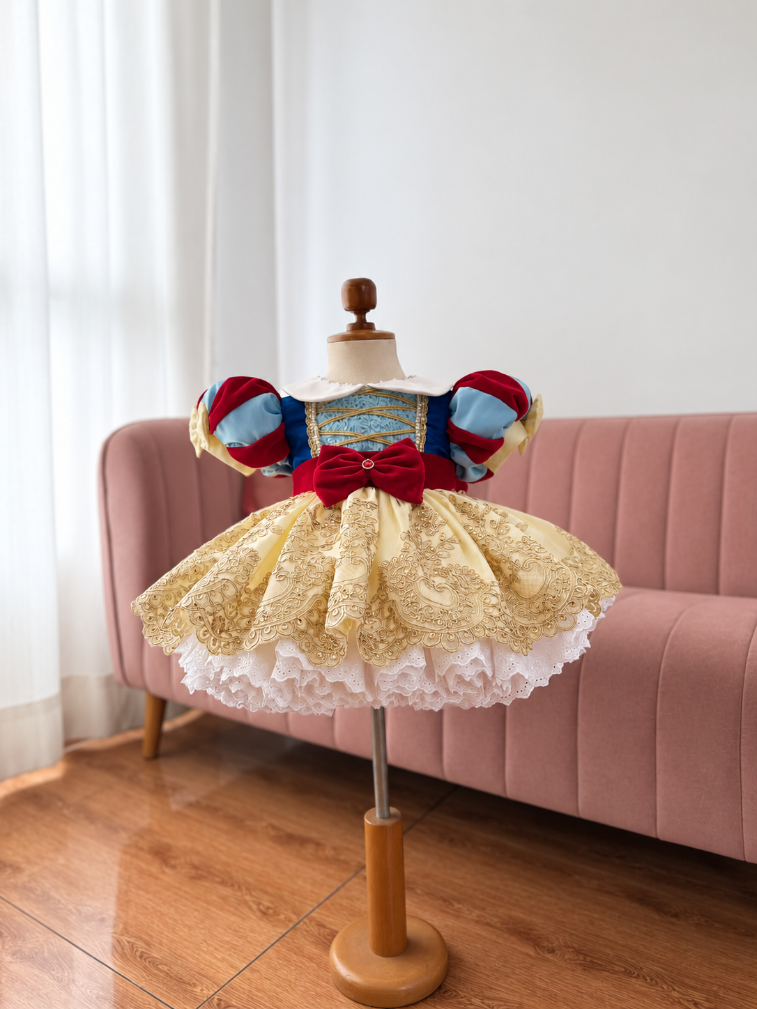 Short Snow White Dress · Model 2