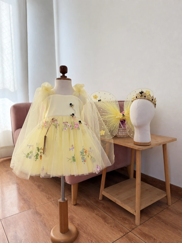 Vestido de abejita con lazos